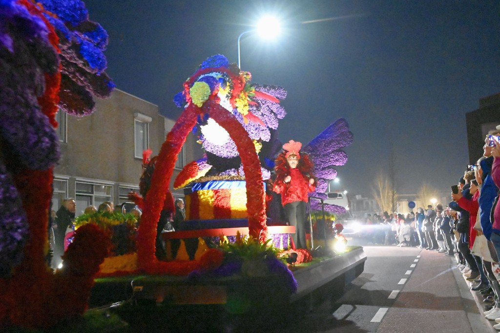 ../Images/Verlicht bloemencorso 2025 139.jpg